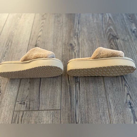 NEW NEVER WORN MUK LUKS Kirstey Slide in Irish Cream - Picture 9 of 9